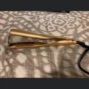 Brand New 2-1 flat/curling iron.